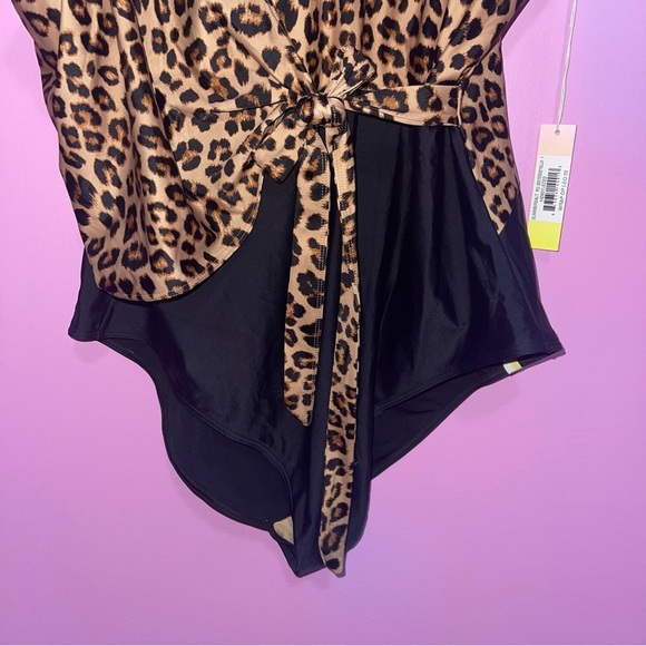 Summersalt One-Piece Women's Size 22 Leopard Black The Perfect Wrap Padded NWT - Picture 8 of 13
